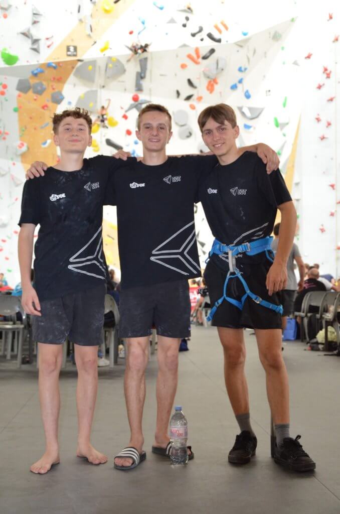 Clément Gardy, Vincent Perron et Erwan Boullain, les trois grimpeurs de l'ECT à la Coupe de France de Troyes