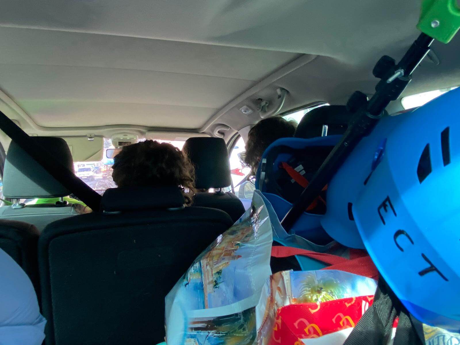 Départ pour la Guignoterie, 6 grimpeurs sardines dans la voiture